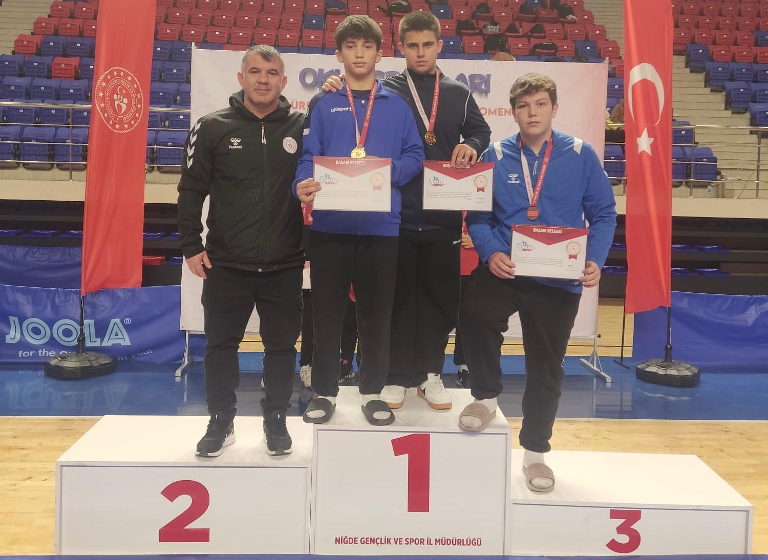 Afyonkarahisarlı Sporculardan Serbest Güreş Grup Müsabakalarında Önemli Başarı