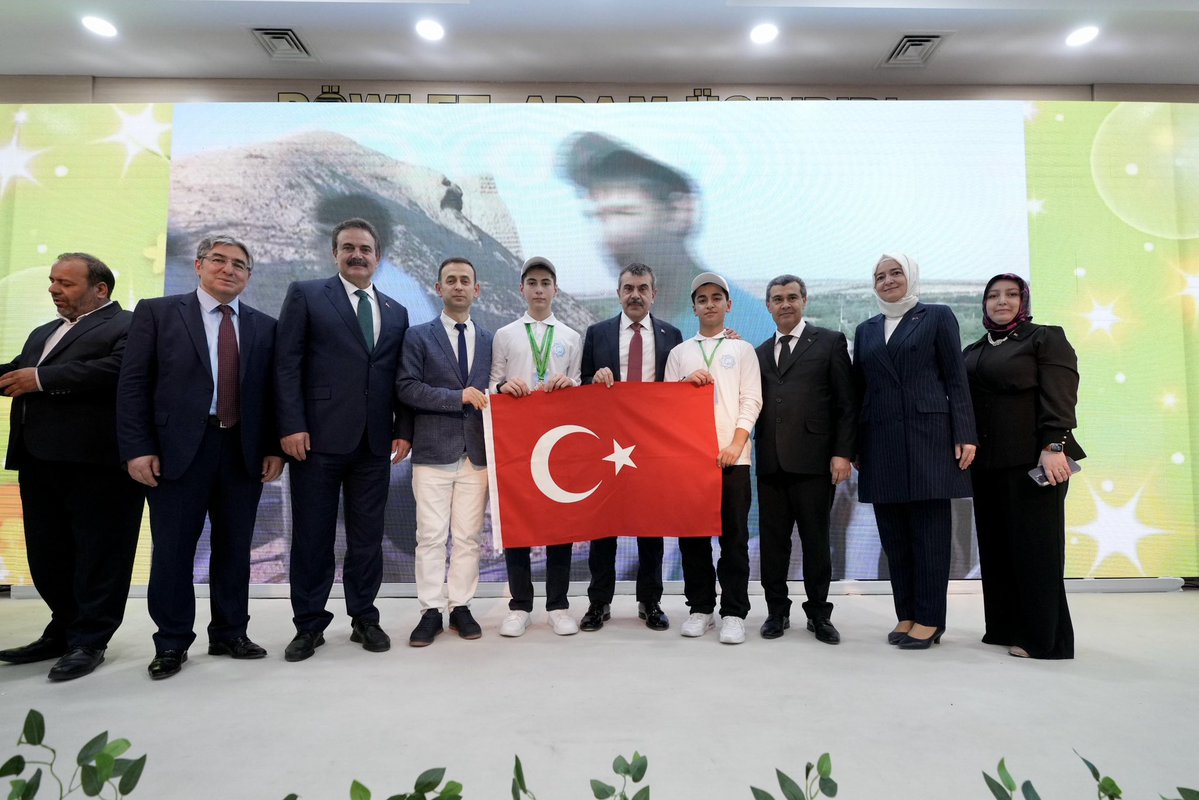 Millî Eğitim Bakanı Tekin, Türkmenistan'da Uluslararası Matematik Olimpiyat Yarışması ve Eğitim Kurumlarını İnceledi