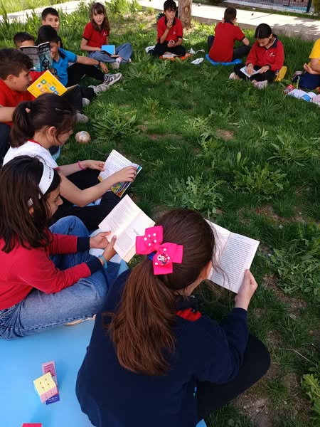 Emirdağ'da Kitap Sevdası Çimlere Yayıldı!