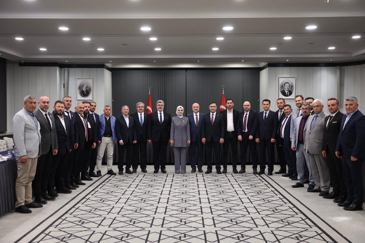 Ak Parti Afyonkarahisar İl Başkanı Şahin, Aile ve Sosyal Hizmetler Bakanı ile Toplantı Yaptı