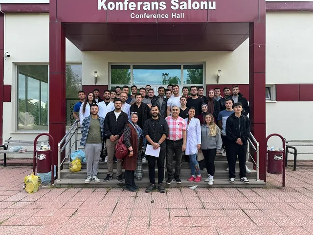 Afyon Kocatepe Üniversitesi Öğrencileri Sığırlarda Ayak Bakımı Eğitimini Tamamladı