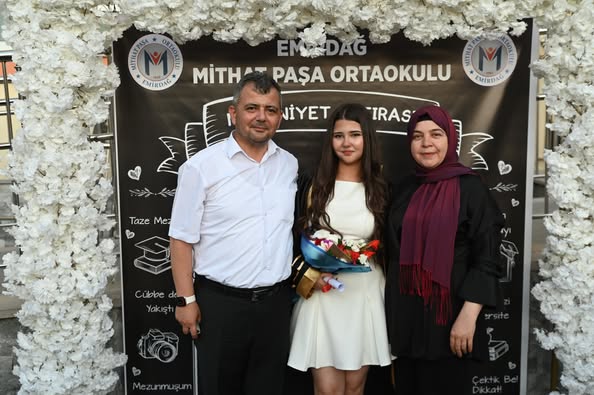 Emirdağ Belediye Başkanı Koyuncu, Mezuniyet Coşkusuna Katıldı