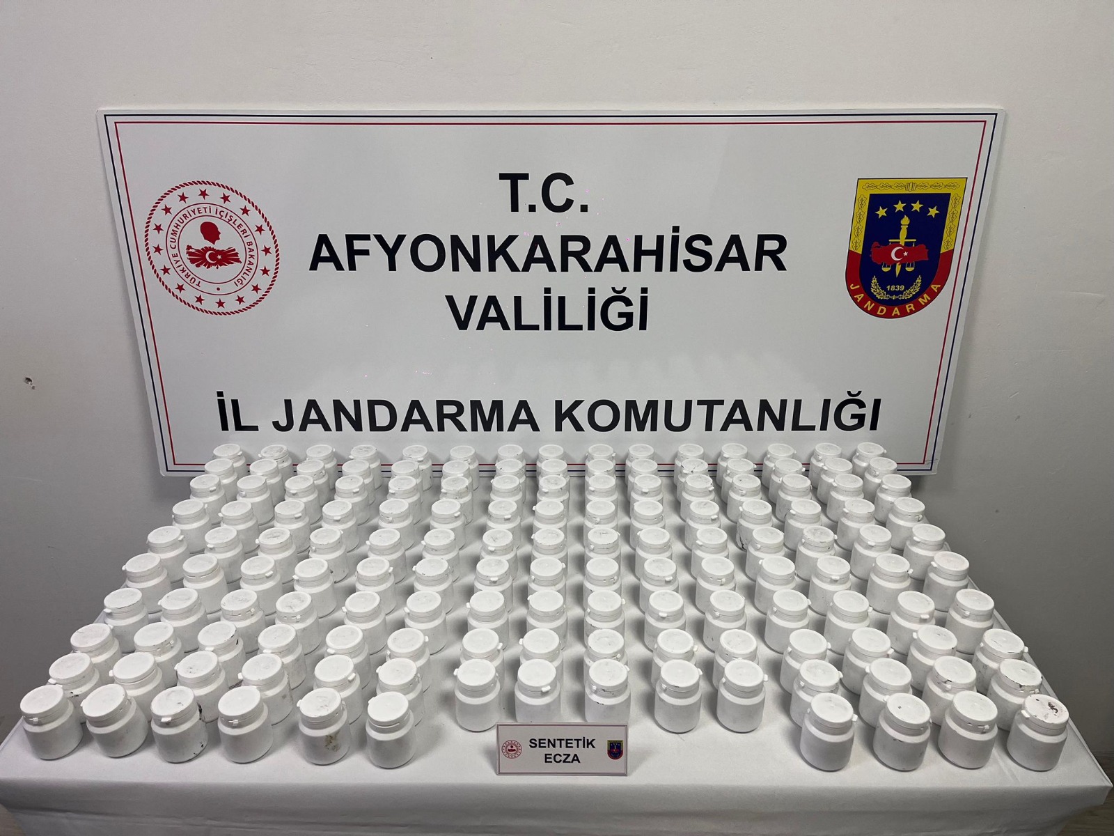 Afyonkarahisar’da Uyuşturucu Operasyonu: 8.120 Adet Sentetik Hap Ele Geçirildi