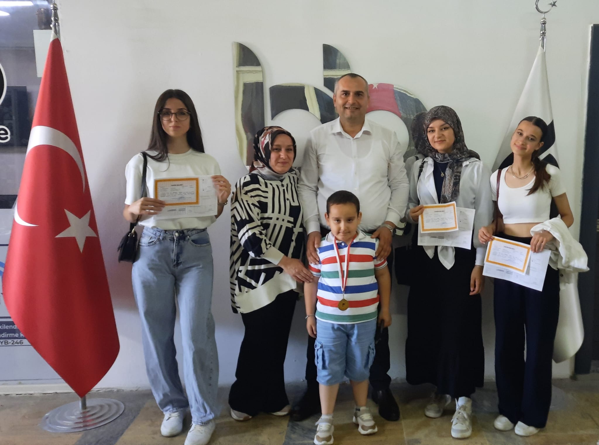 Takdir Belgeleriyle Geldiler, Tüm Ekibi Gururlandırdılar