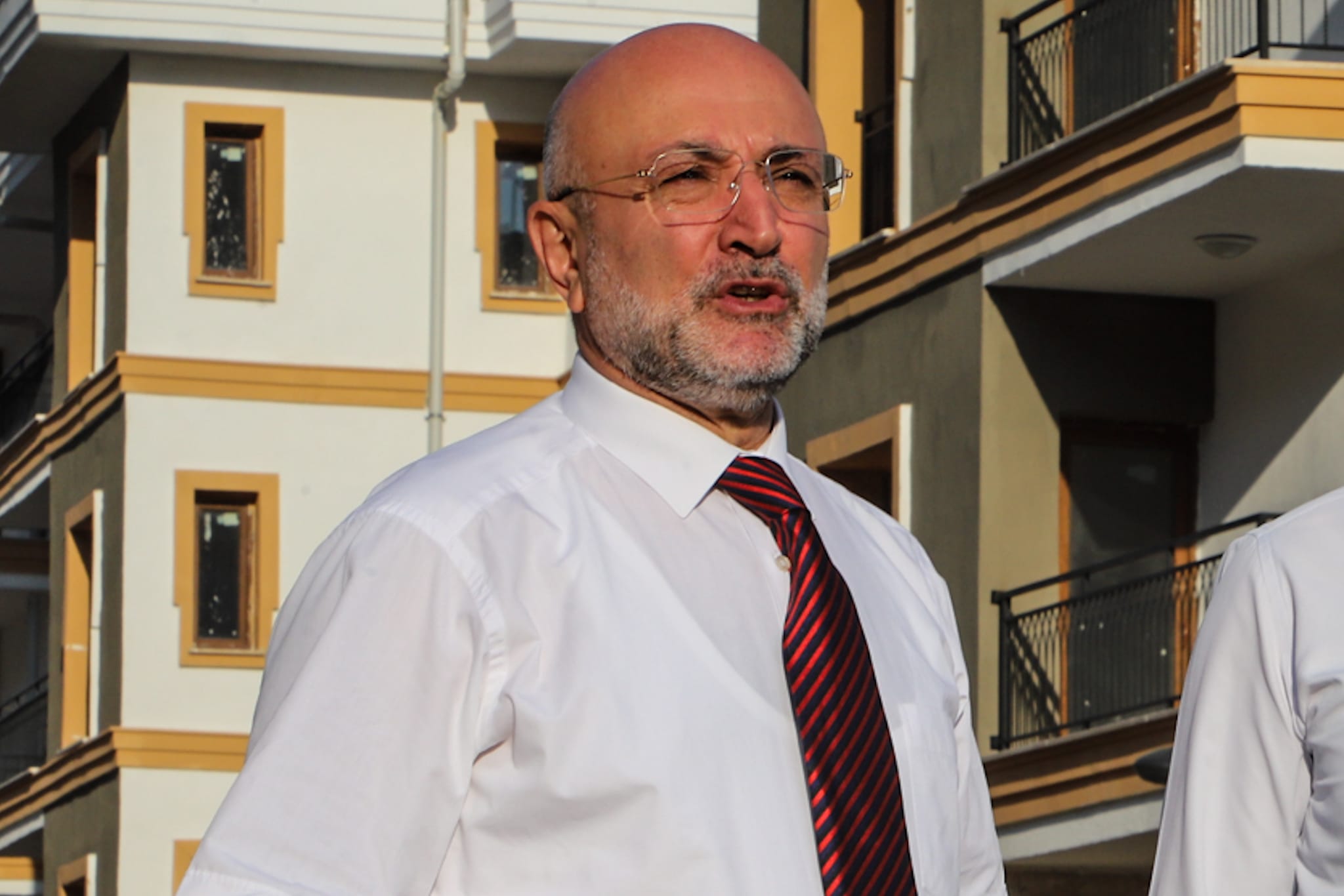 BAŞKAN ŞAHİN’DEN GÖKÇE TOKİ HAK SAHİPLERİNE MÜJDE