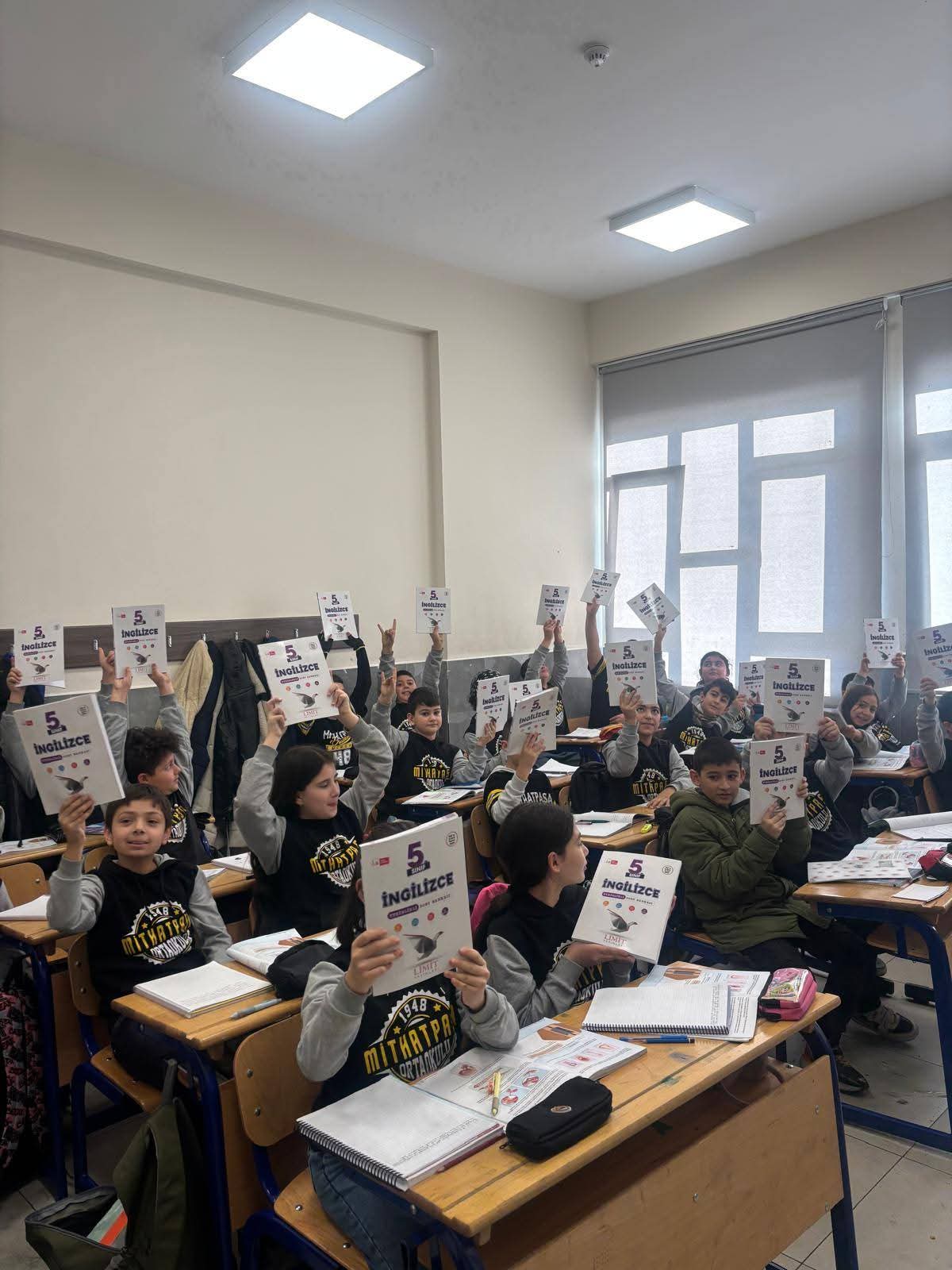 Emirdağ’da YKS ve Eğitim Destek Kitapları Ücretsiz Dağıtıldı - 1